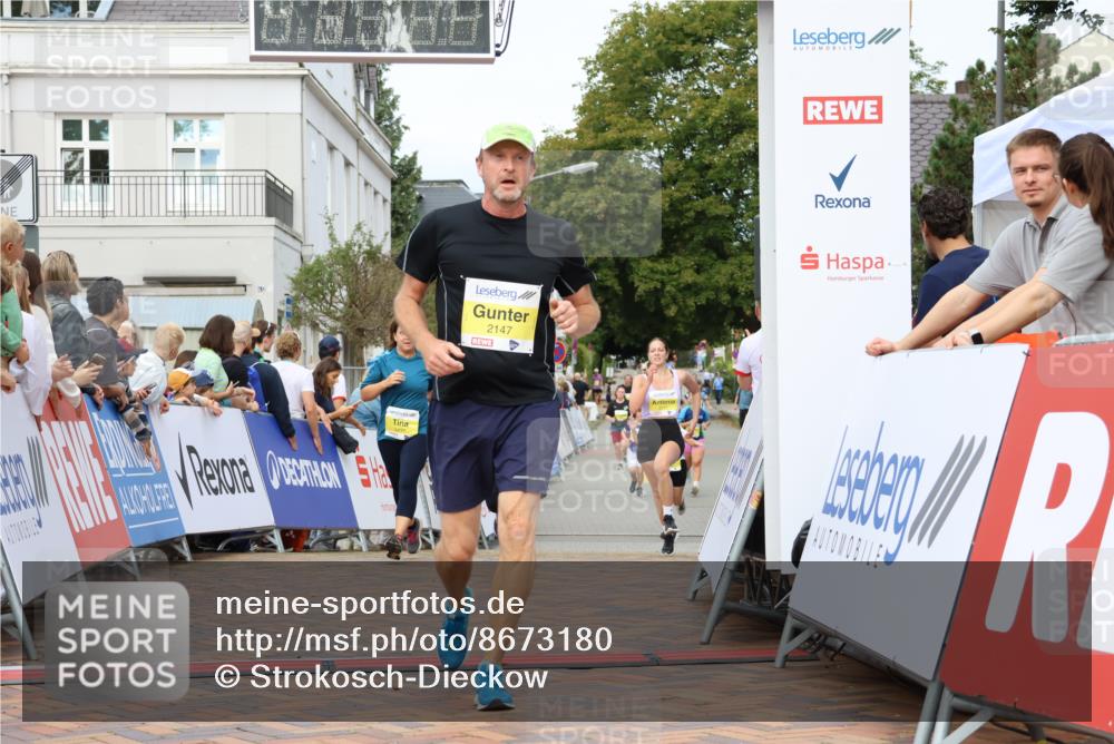 31.08.2025 - 21. Blankeneser Heldenlauf Strokosch-Dieckow http://msf.ph/oto/8673180 31.08.2025 10:31:08 Ziel 2209, 2437, 2324, 2147, 2121, 2018 meine-sportfotos.de
