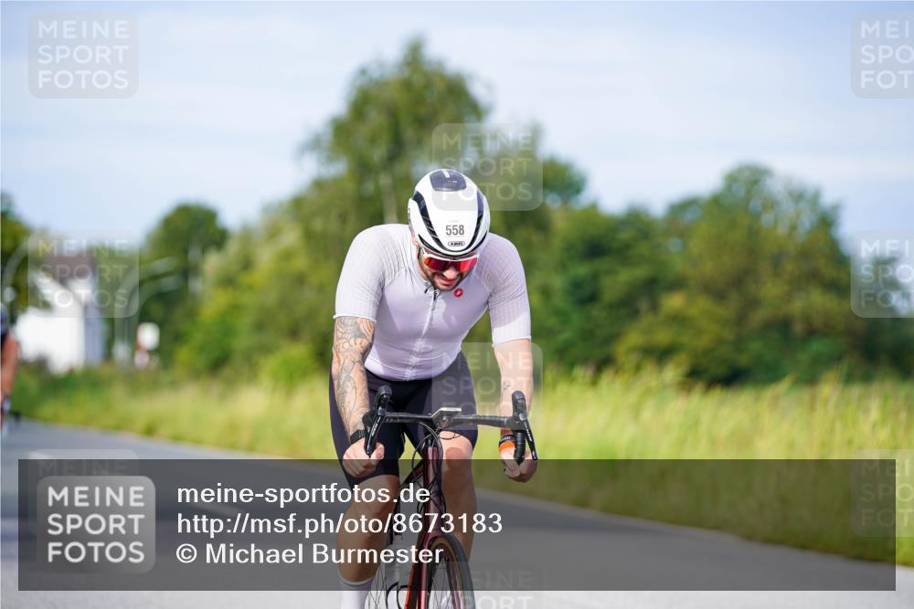 31.08.2025 - Elbe Triathlon Hamburg Michael Burmester http://msf.ph/oto/8673183 31.08.2025 10:10:37 Radfahren 497, 558, 678, 829, 929 meine-sportfotos.de