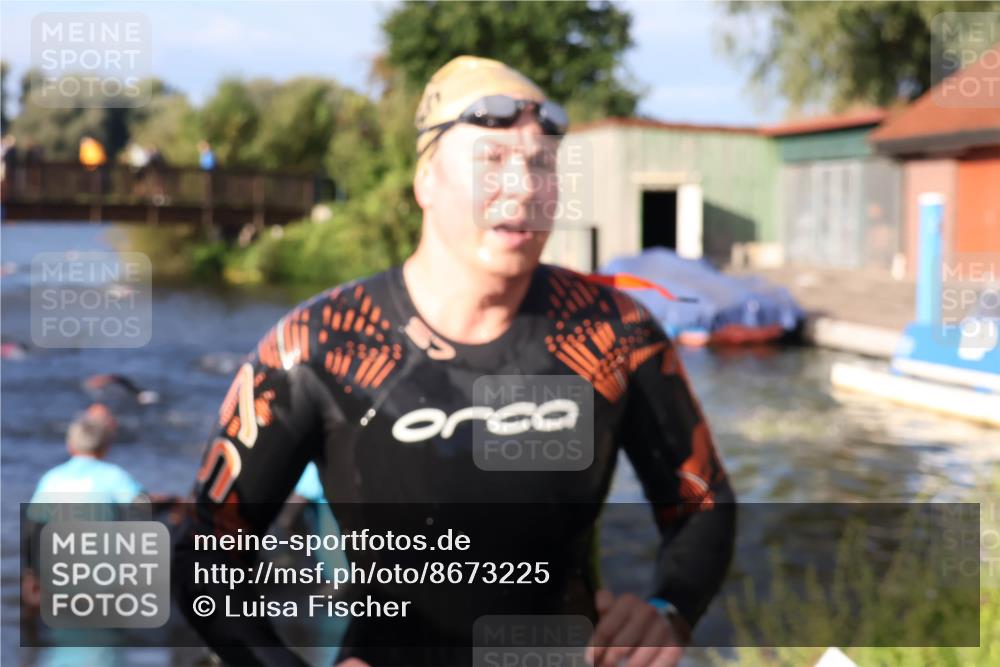 31.08.2025 - Elbe Triathlon Hamburg Luisa Fischer http://msf.ph/oto/8673225 31.08.2025 08:42:20 Schwimmen 300, 352 meine-sportfotos.de