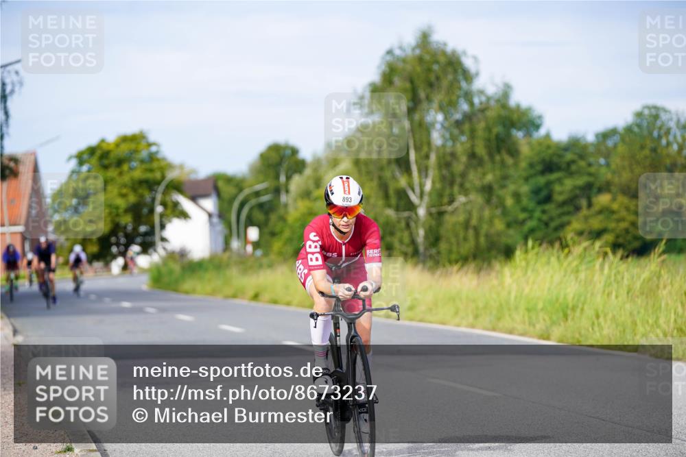 31.08.2025 - Elbe Triathlon Hamburg Michael Burmester http://msf.ph/oto/8673237 31.08.2025 10:10:46 Radfahren 497, 616, 653, 893 meine-sportfotos.de