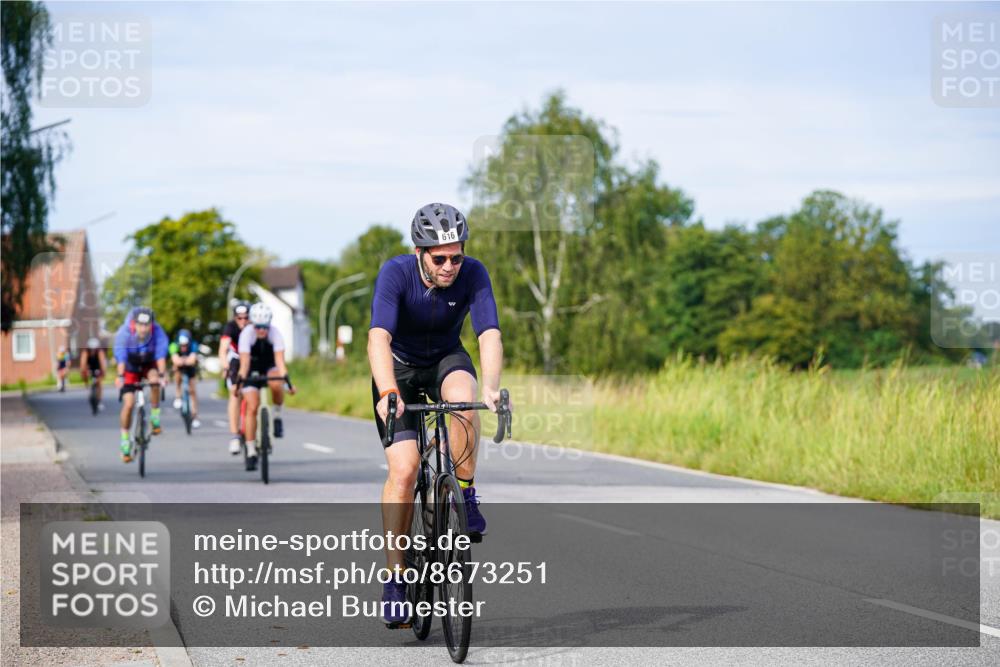 31.08.2025 - Elbe Triathlon Hamburg Michael Burmester http://msf.ph/oto/8673251 31.08.2025 10:10:52 Radfahren 521, 606, 616, 627, 692, 785 meine-sportfotos.de