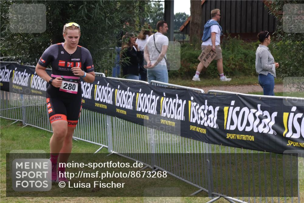 31.08.2025 - Elbe Triathlon Hamburg Luisa Fischer http://msf.ph/oto/8673268 31.08.2025 11:02:03 Laufen 2 meine-sportfotos.de