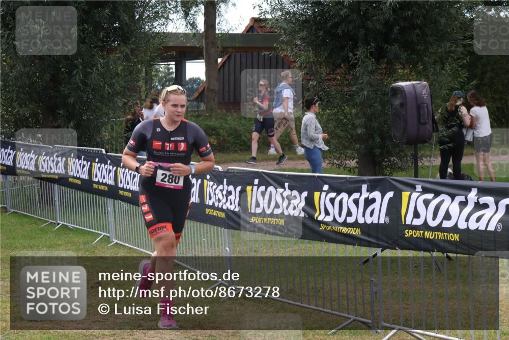 31.08.2025 - Elbe Triathlon Hamburg Luisa Fischer http://msf.ph/oto/8673278 31.08.2025 11:02:04 Laufen 280 meine-sportfotos.de
