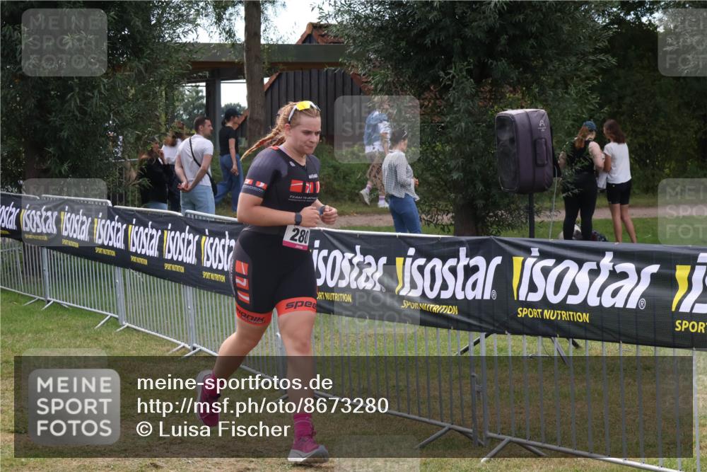 31.08.2025 - Elbe Triathlon Hamburg Luisa Fischer http://msf.ph/oto/8673280 31.08.2025 11:02:04 Laufen 280 meine-sportfotos.de