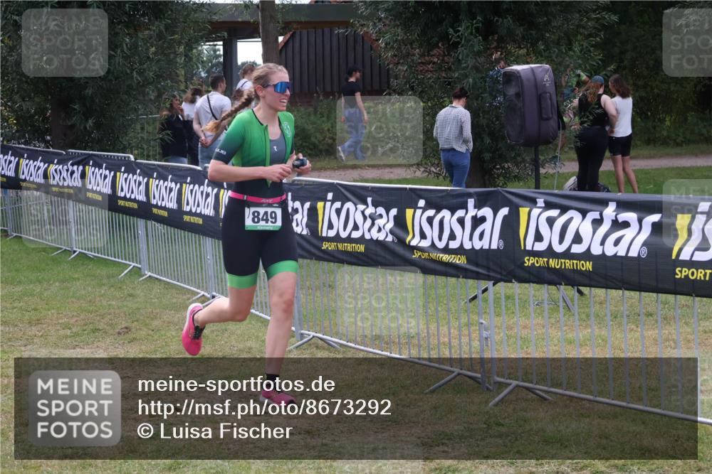 31.08.2025 - Elbe Triathlon Hamburg Luisa Fischer http://msf.ph/oto/8673292 31.08.2025 11:02:06 Laufen 849 meine-sportfotos.de