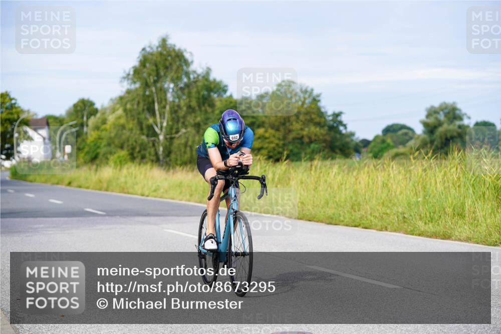 31.08.2025 - Elbe Triathlon Hamburg Michael Burmester http://msf.ph/oto/8673295 31.08.2025 10:10:57 Radfahren 521, 606, 627, 692, 785 meine-sportfotos.de