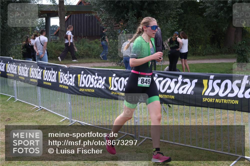 31.08.2025 - Elbe Triathlon Hamburg Luisa Fischer http://msf.ph/oto/8673297 31.08.2025 11:02:07 Laufen 849 meine-sportfotos.de