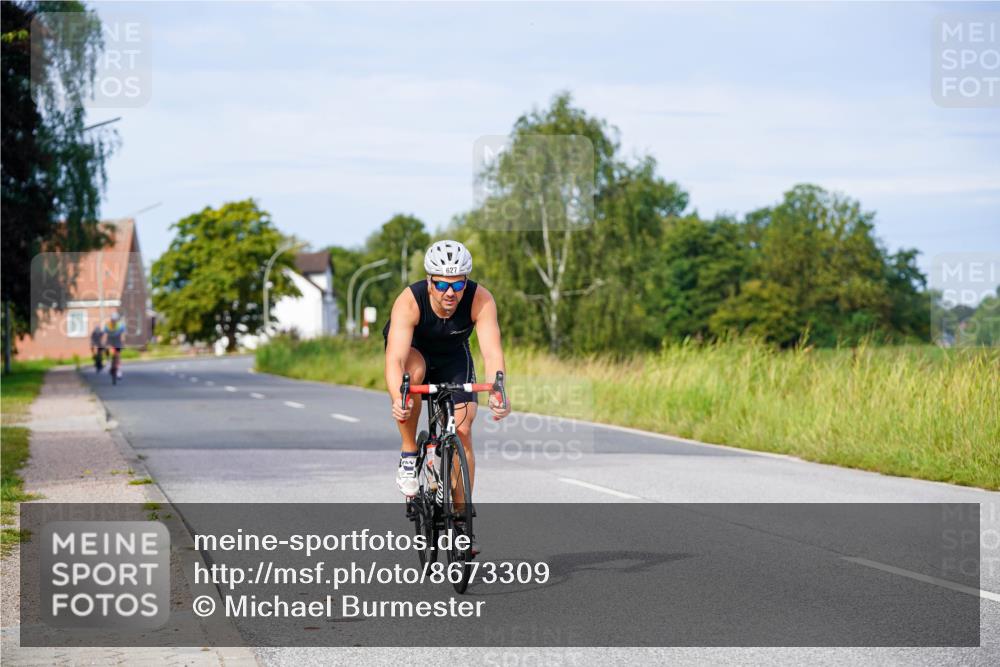 31.08.2025 - Elbe Triathlon Hamburg Michael Burmester http://msf.ph/oto/8673309 31.08.2025 10:10:59 Radfahren 418, 627, 692 meine-sportfotos.de
