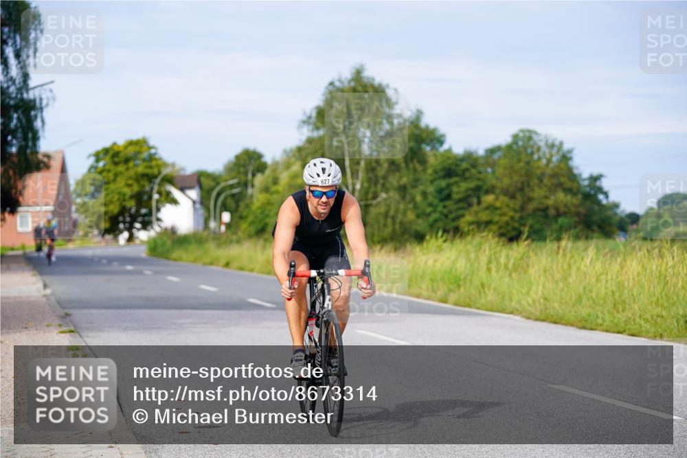 31.08.2025 - Elbe Triathlon Hamburg Michael Burmester http://msf.ph/oto/8673314 31.08.2025 10:10:59 Radfahren 418, 627, 692 meine-sportfotos.de
