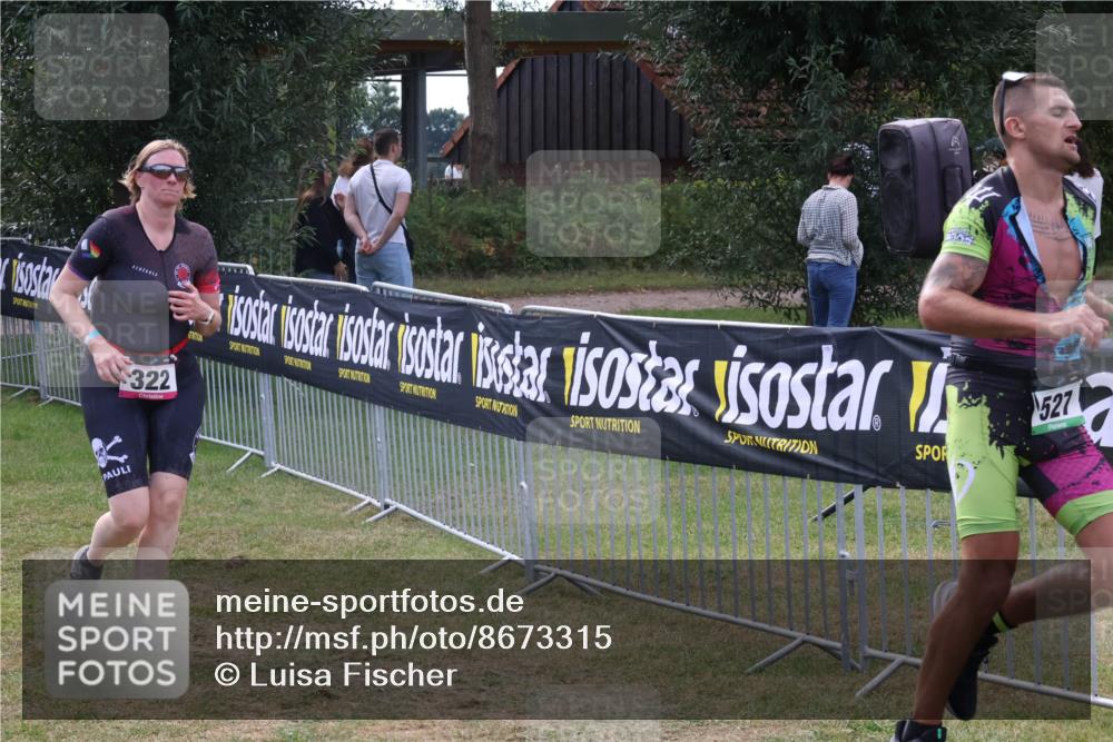 31.08.2025 - Elbe Triathlon Hamburg Luisa Fischer http://msf.ph/oto/8673315 31.08.2025 11:02:14 Laufen 322, 527 meine-sportfotos.de