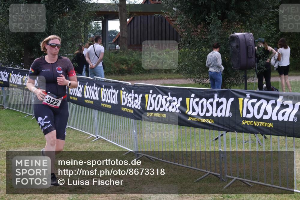 31.08.2025 - Elbe Triathlon Hamburg Luisa Fischer http://msf.ph/oto/8673318 31.08.2025 11:02:14 Laufen 322 meine-sportfotos.de