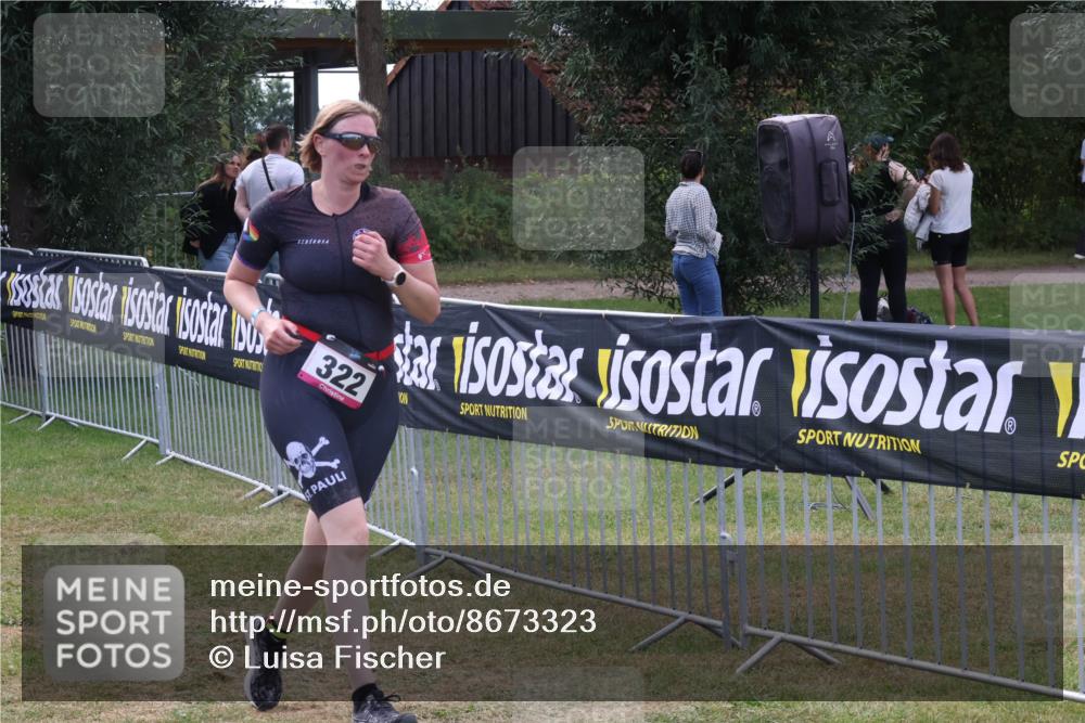 31.08.2025 - Elbe Triathlon Hamburg Luisa Fischer http://msf.ph/oto/8673323 31.08.2025 11:02:15 Laufen 322 meine-sportfotos.de