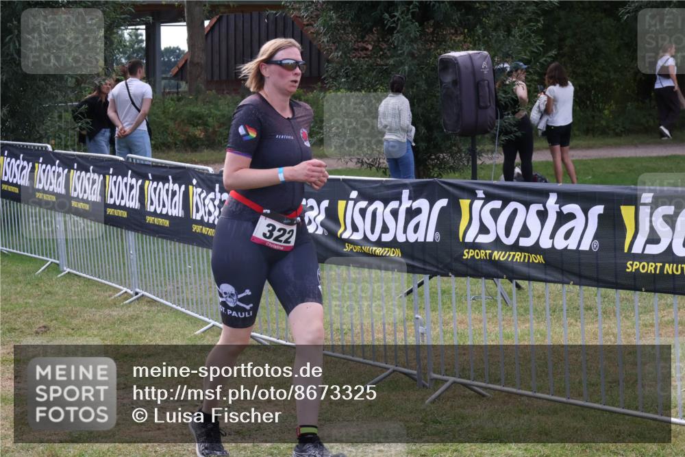 31.08.2025 - Elbe Triathlon Hamburg Luisa Fischer http://msf.ph/oto/8673325 31.08.2025 11:02:15 Laufen 322 meine-sportfotos.de