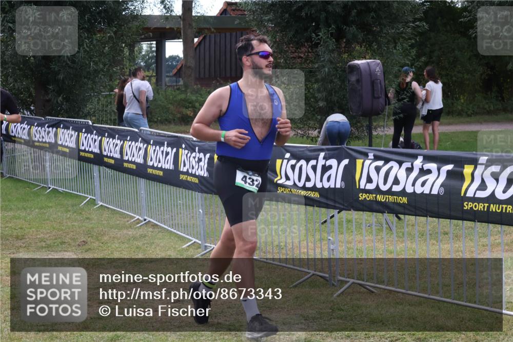 31.08.2025 - Elbe Triathlon Hamburg Luisa Fischer http://msf.ph/oto/8673343 31.08.2025 11:02:49 Laufen 432 meine-sportfotos.de