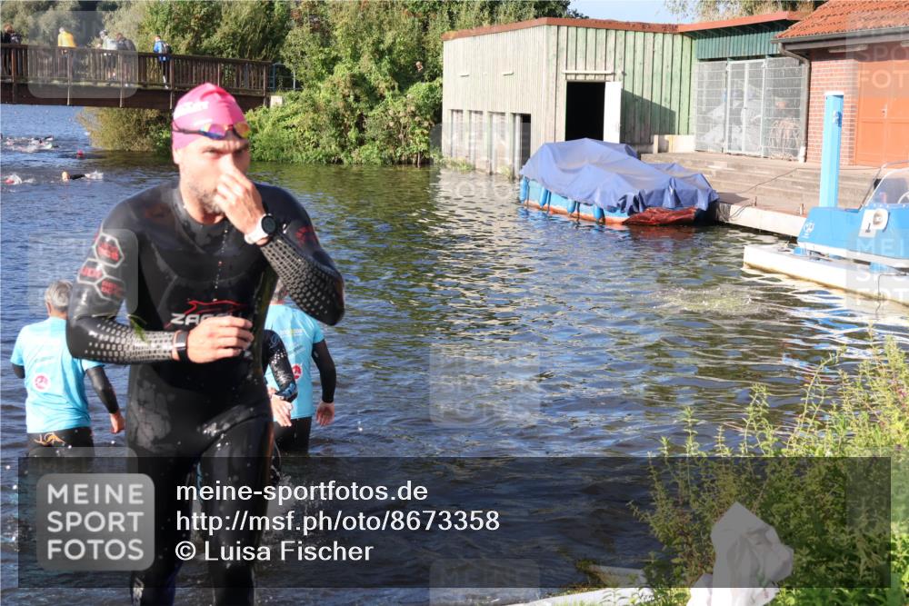 31.08.2025 - Elbe Triathlon Hamburg Luisa Fischer http://msf.ph/oto/8673358 31.08.2025 08:42:48 Schwimmen 270, 369 meine-sportfotos.de