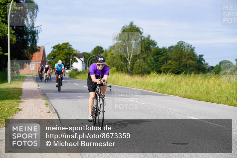 31.08.2025 - Elbe Triathlon Hamburg Michael Burmester http://msf.ph/oto/8673359 31.08.2025 10:11:25 Radfahren 483, 650, 797, 830, 840, 853 meine-sportfotos.de