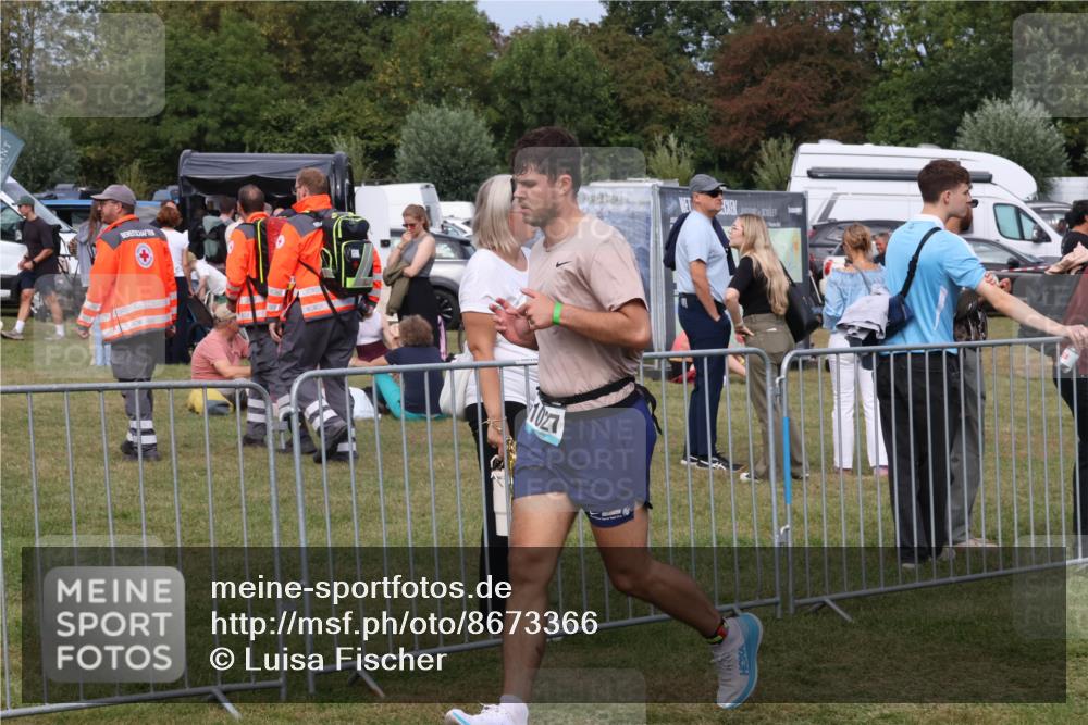 31.08.2025 - Elbe Triathlon Hamburg Luisa Fischer http://msf.ph/oto/8673366 31.08.2025 11:02:56 Laufen 1027 meine-sportfotos.de