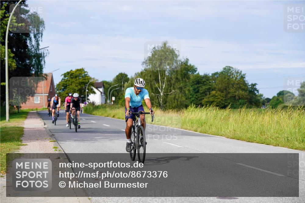 31.08.2025 - Elbe Triathlon Hamburg Michael Burmester http://msf.ph/oto/8673376 31.08.2025 10:11:27 Radfahren 483, 650, 797, 830, 840, 853, 894 meine-sportfotos.de
