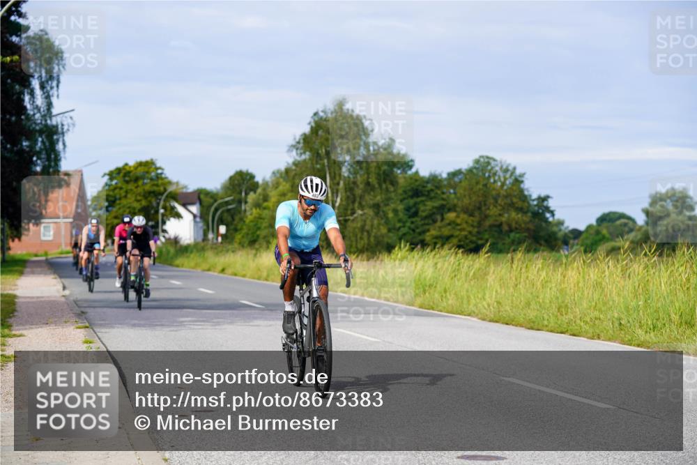 31.08.2025 - Elbe Triathlon Hamburg Michael Burmester http://msf.ph/oto/8673383 31.08.2025 10:11:28 Radfahren 483, 650, 797, 830, 840, 853, 894 meine-sportfotos.de