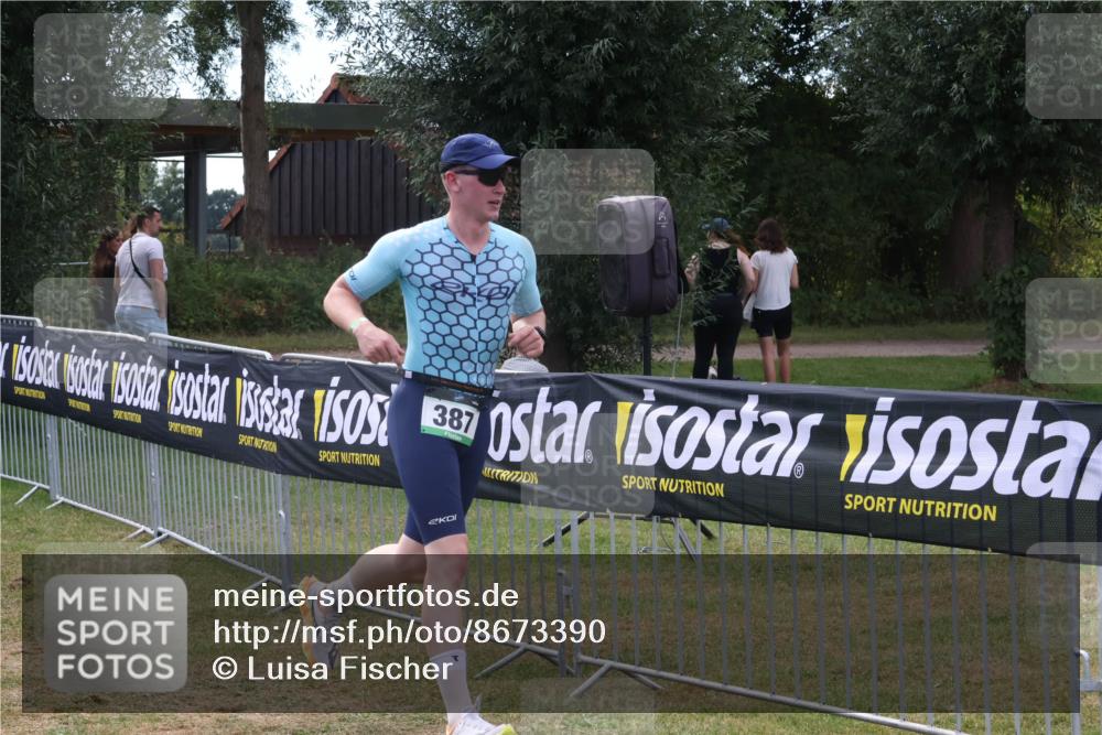 31.08.2025 - Elbe Triathlon Hamburg Luisa Fischer http://msf.ph/oto/8673390 31.08.2025 11:03:07 Laufen 387 meine-sportfotos.de