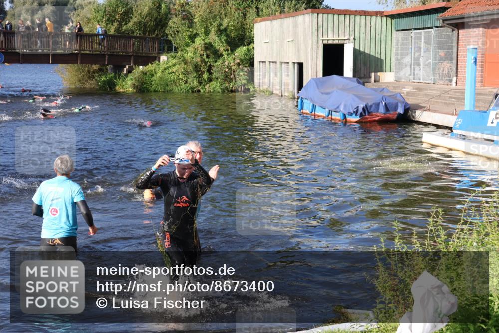 31.08.2025 - Elbe Triathlon Hamburg Luisa Fischer http://msf.ph/oto/8673400 31.08.2025 08:43:19 Schwimmen 248, 275, 381 meine-sportfotos.de