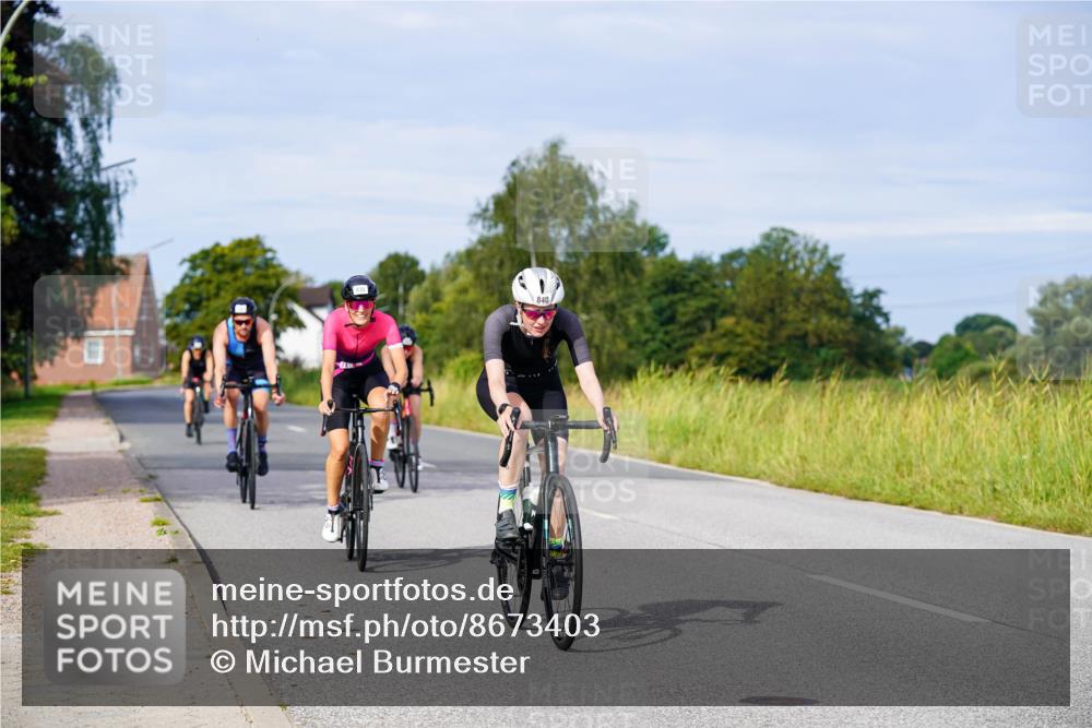 31.08.2025 - Elbe Triathlon Hamburg Michael Burmester http://msf.ph/oto/8673403 31.08.2025 10:11:30 Radfahren 483, 650, 830, 840, 853, 870, 894 meine-sportfotos.de