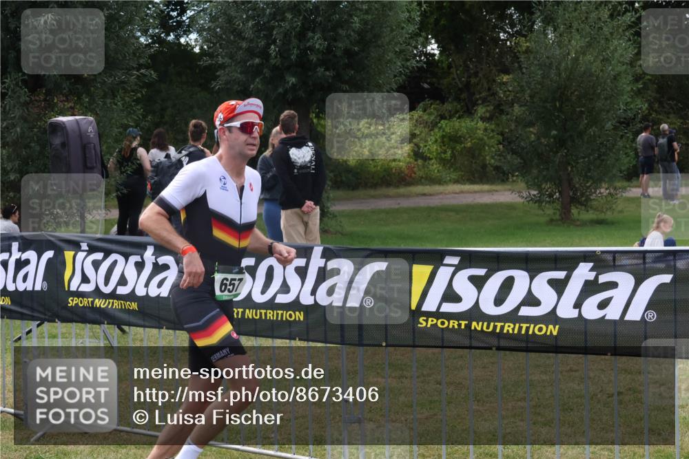 31.08.2025 - Elbe Triathlon Hamburg Luisa Fischer http://msf.ph/oto/8673406 31.08.2025 11:03:32 Laufen 657 meine-sportfotos.de