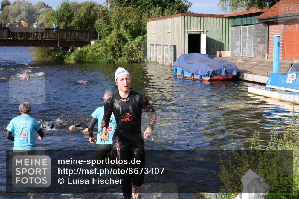 31.08.2025 - Elbe Triathlon Hamburg Luisa Fischer http://msf.ph/oto/8673407 31.08.2025 08:43:20 Schwimmen 248, 275, 381 meine-sportfotos.de