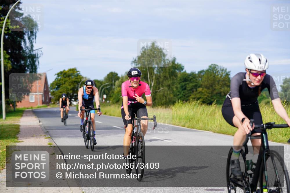 31.08.2025 - Elbe Triathlon Hamburg Michael Burmester http://msf.ph/oto/8673409 31.08.2025 10:11:30 Radfahren 483, 650, 830, 840, 853, 870, 894 meine-sportfotos.de