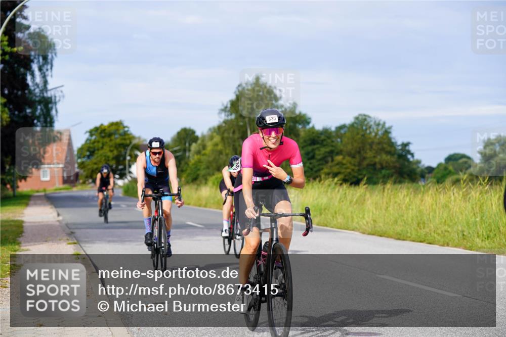 31.08.2025 - Elbe Triathlon Hamburg Michael Burmester http://msf.ph/oto/8673415 31.08.2025 10:11:30 Radfahren 483, 650, 830, 840, 853, 870, 894 meine-sportfotos.de