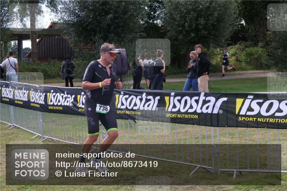 31.08.2025 - Elbe Triathlon Hamburg Luisa Fischer http://msf.ph/oto/8673419 31.08.2025 11:03:36 Laufen 736 meine-sportfotos.de