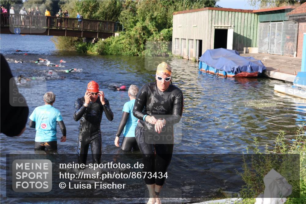 31.08.2025 - Elbe Triathlon Hamburg Luisa Fischer http://msf.ph/oto/8673434 31.08.2025 08:43:27 Schwimmen 248, 381 meine-sportfotos.de