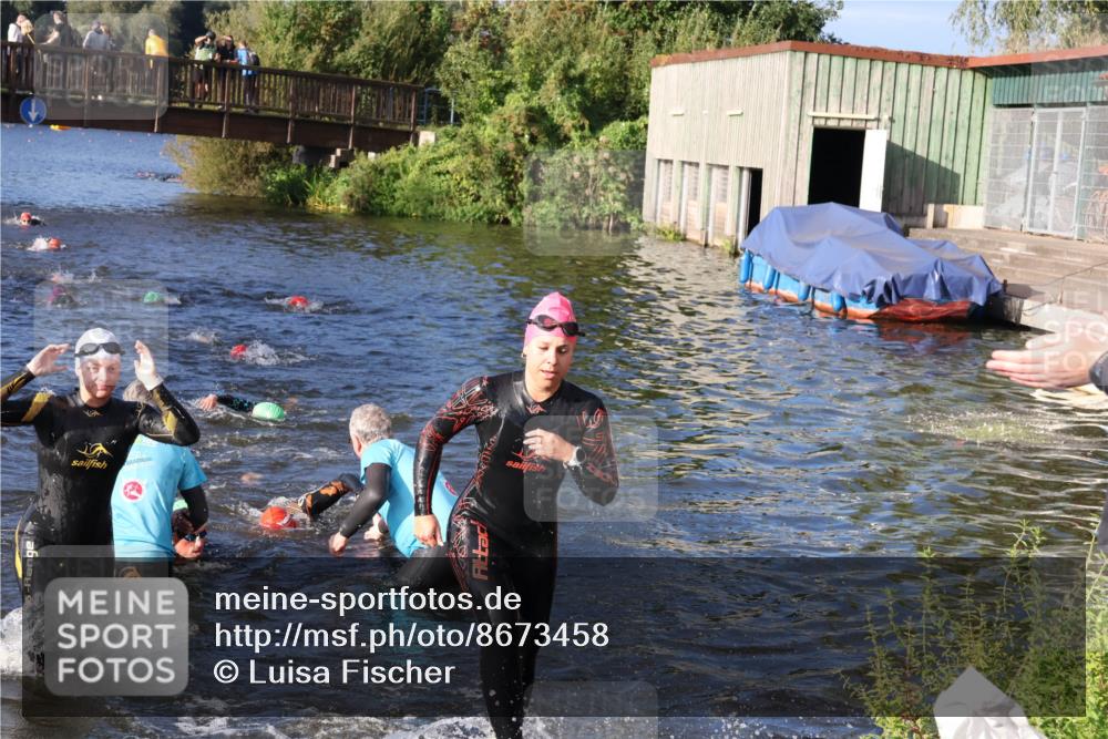 31.08.2025 - Elbe Triathlon Hamburg Luisa Fischer http://msf.ph/oto/8673458 31.08.2025 08:43:45 Schwimmen 279, 298, 303, 314, 376 meine-sportfotos.de