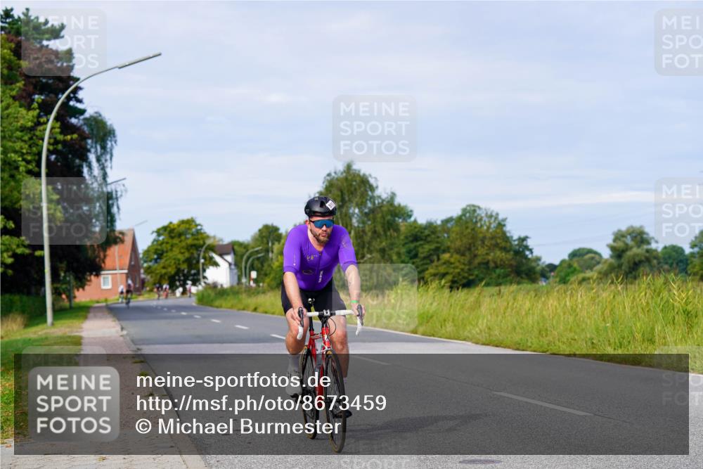31.08.2025 - Elbe Triathlon Hamburg Michael Burmester http://msf.ph/oto/8673459 31.08.2025 10:11:49 Radfahren 511 meine-sportfotos.de