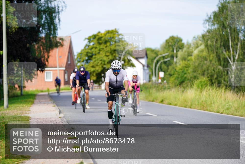 31.08.2025 - Elbe Triathlon Hamburg Michael Burmester http://msf.ph/oto/8673478 31.08.2025 10:12:03 Radfahren 402, 593, 852, 882 meine-sportfotos.de