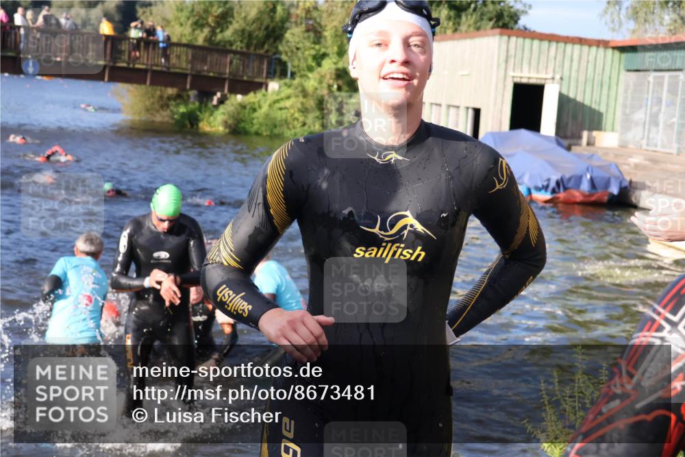 31.08.2025 - Elbe Triathlon Hamburg Luisa Fischer http://msf.ph/oto/8673481 31.08.2025 08:43:48 Schwimmen 279, 283, 298, 303, 314, 376 meine-sportfotos.de