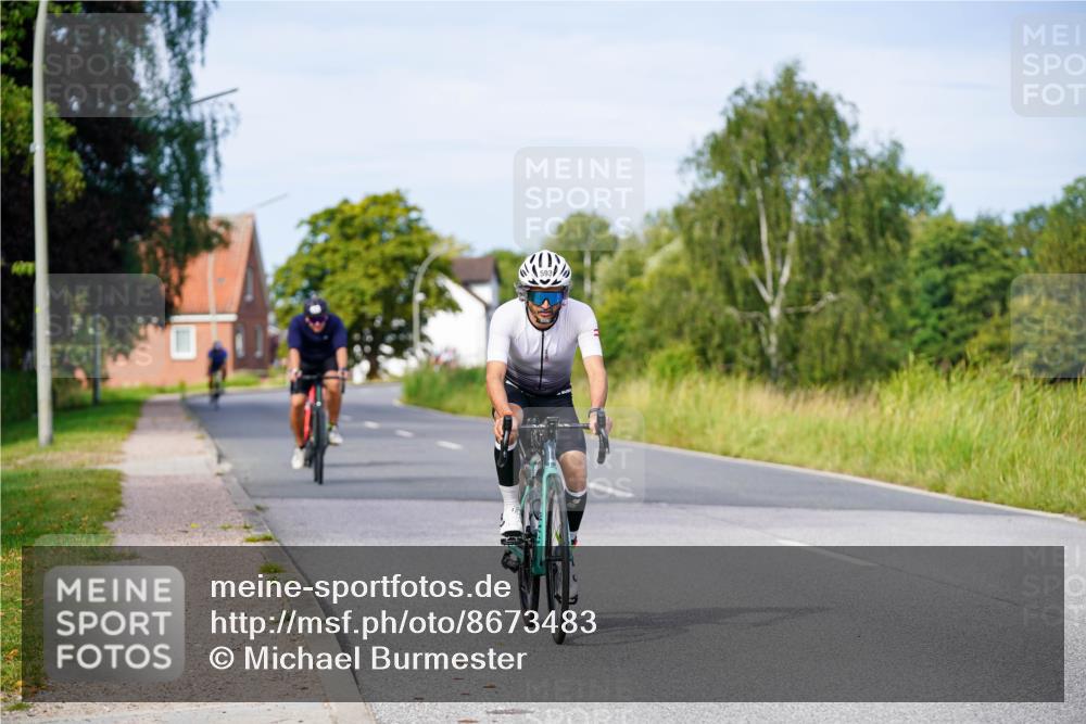 31.08.2025 - Elbe Triathlon Hamburg Michael Burmester http://msf.ph/oto/8673483 31.08.2025 10:12:04 Radfahren 402, 593, 852, 882 meine-sportfotos.de