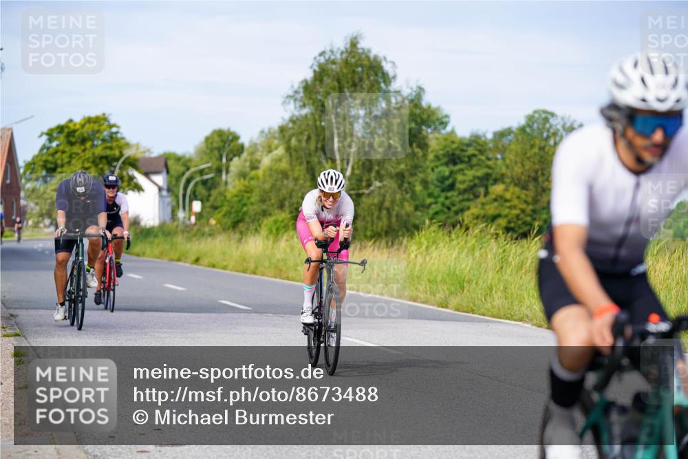 31.08.2025 - Elbe Triathlon Hamburg Michael Burmester http://msf.ph/oto/8673488 31.08.2025 10:12:05 Radfahren 402, 593, 852, 882 meine-sportfotos.de