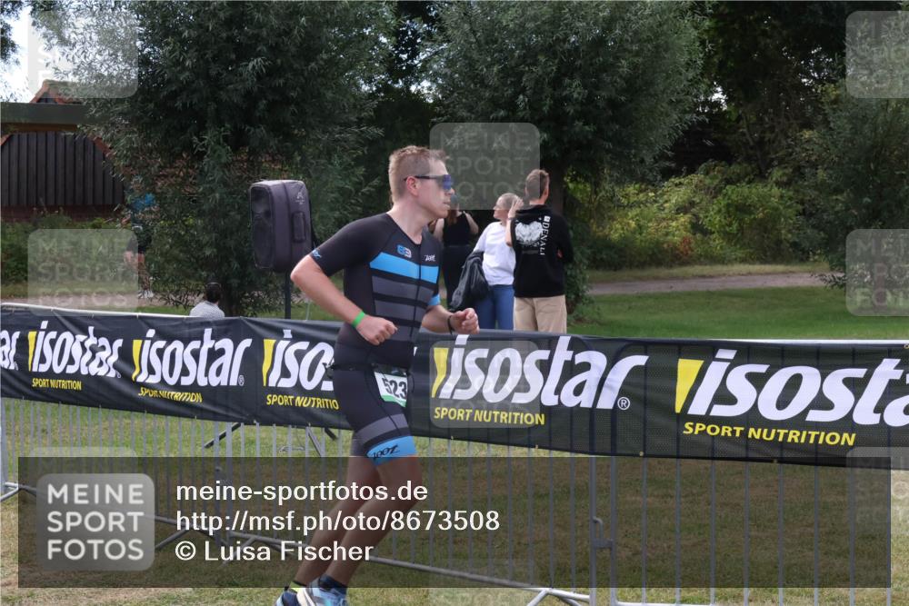 31.08.2025 - Elbe Triathlon Hamburg Luisa Fischer http://msf.ph/oto/8673508 31.08.2025 11:04:52 Laufen 7001, 523, 1007 meine-sportfotos.de