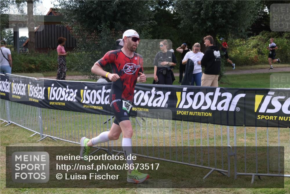 31.08.2025 - Elbe Triathlon Hamburg Luisa Fischer http://msf.ph/oto/8673517 31.08.2025 11:04:57 Laufen 95 meine-sportfotos.de