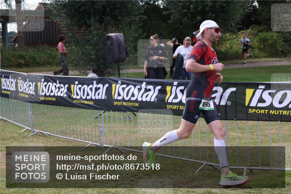 31.08.2025 - Elbe Triathlon Hamburg Luisa Fischer http://msf.ph/oto/8673518 31.08.2025 11:04:57 Laufen 695 meine-sportfotos.de