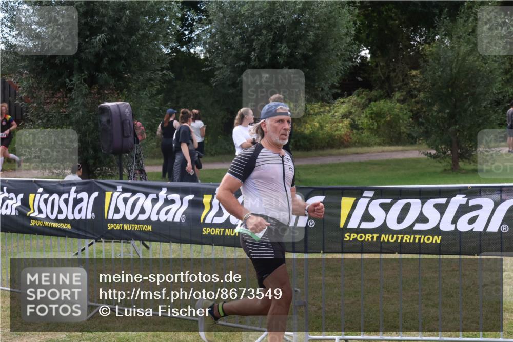 31.08.2025 - Elbe Triathlon Hamburg Luisa Fischer http://msf.ph/oto/8673549 31.08.2025 11:05:18 Laufen 122 meine-sportfotos.de