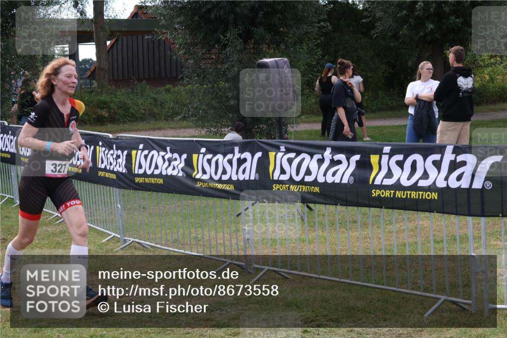 31.08.2025 - Elbe Triathlon Hamburg Luisa Fischer http://msf.ph/oto/8673558 31.08.2025 11:05:27 Laufen 327 meine-sportfotos.de