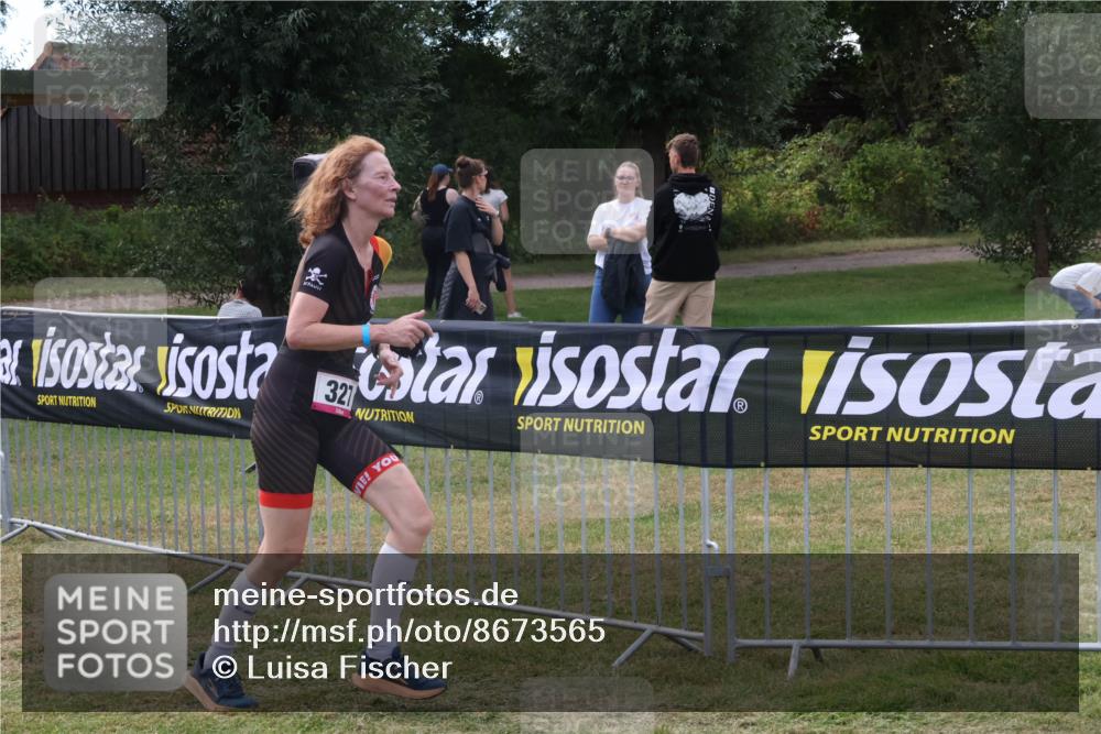31.08.2025 - Elbe Triathlon Hamburg Luisa Fischer http://msf.ph/oto/8673565 31.08.2025 11:05:27 Laufen 327 meine-sportfotos.de