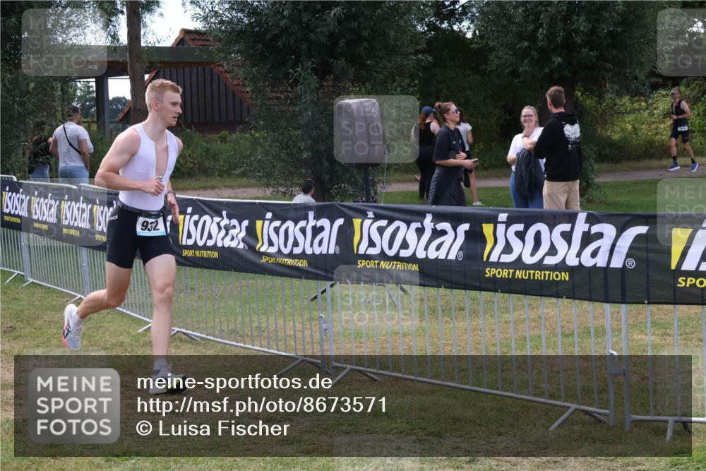 31.08.2025 - Elbe Triathlon Hamburg Luisa Fischer http://msf.ph/oto/8673571 31.08.2025 11:05:31 Laufen 932 meine-sportfotos.de
