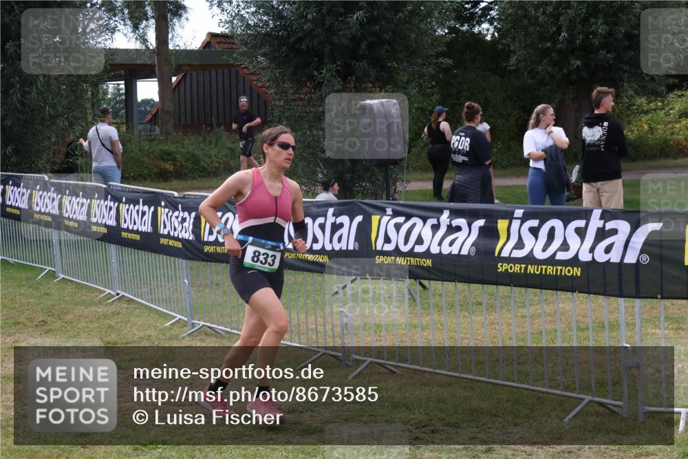 31.08.2025 - Elbe Triathlon Hamburg Luisa Fischer http://msf.ph/oto/8673585 31.08.2025 11:05:41 Laufen 833 meine-sportfotos.de