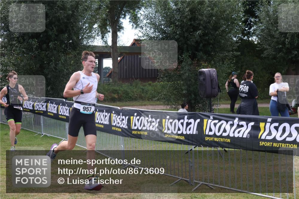 31.08.2025 - Elbe Triathlon Hamburg Luisa Fischer http://msf.ph/oto/8673609 31.08.2025 11:05:51 Laufen 957 meine-sportfotos.de