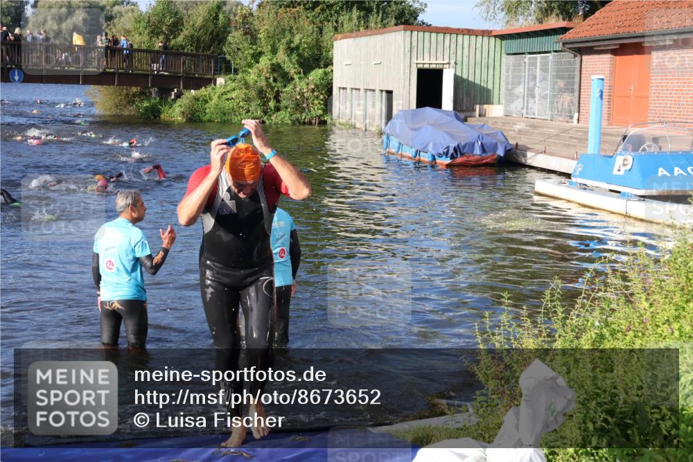 31.08.2025 - Elbe Triathlon Hamburg Luisa Fischer http://msf.ph/oto/8673652 31.08.2025 08:45:15 Schwimmen 311, 331 meine-sportfotos.de