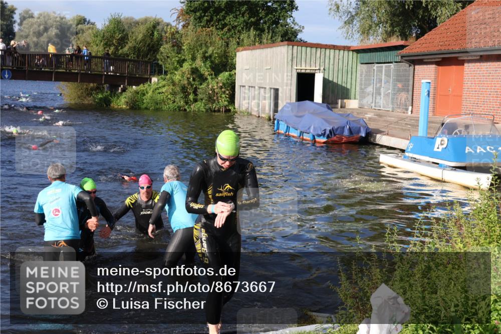 31.08.2025 - Elbe Triathlon Hamburg Luisa Fischer http://msf.ph/oto/8673667 31.08.2025 08:45:30 Schwimmen 267, 269, 320, 348, 368 meine-sportfotos.de
