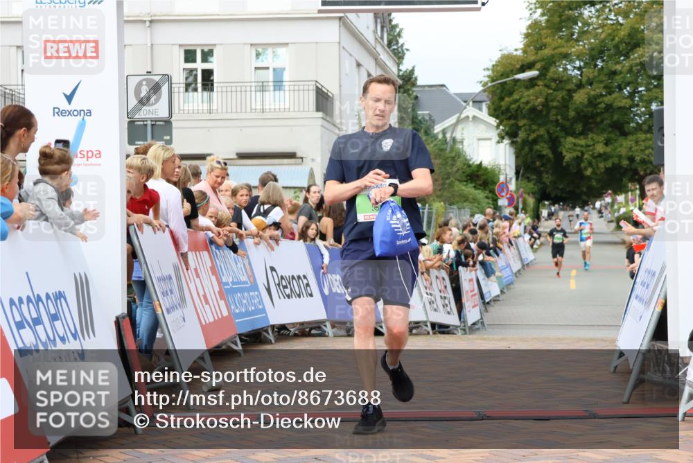31.08.2025 - 21. Blankeneser Heldenlauf Strokosch-Dieckow http://msf.ph/oto/8673688 31.08.2025 10:51:34 Ziel 2187, 3580, 3030 meine-sportfotos.de